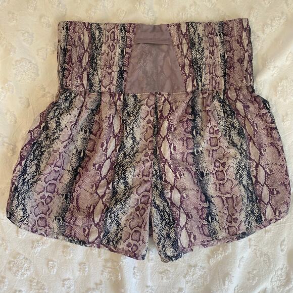 Free People Movement The Way Home Shorts Womens Size Small Snakeskin Active Run - Picture 2 of 3